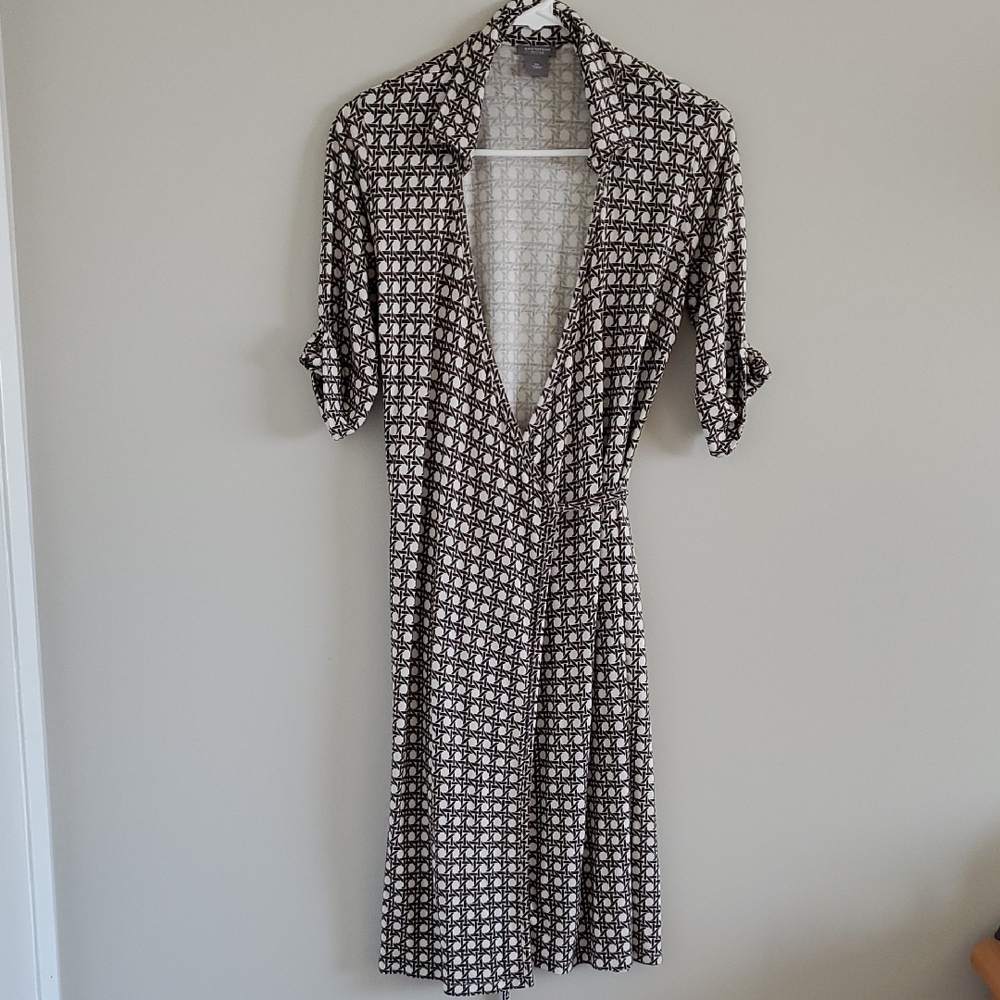 Ann Taylor Brow and Cream Geometric V-neck Midi Wrap Dress Sz 4P Coquette